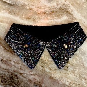 Iridescent collar necklace